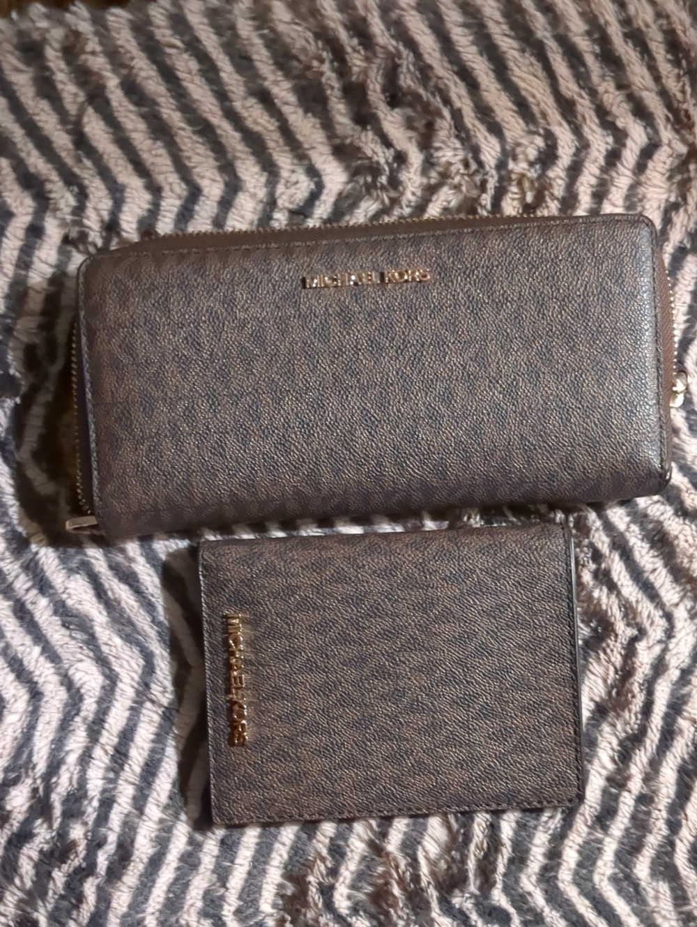 Michael Kors Wallet And Passport Wallet Set.